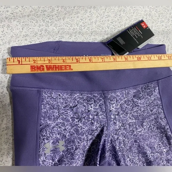 NWT Under Armour Heat Gear Compression Capri Leggings Lavender Small - Picture 8 of 10
